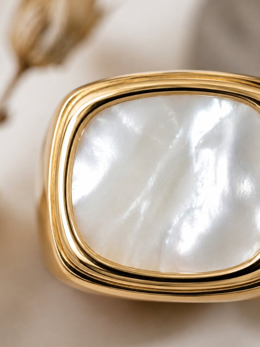 Mother of Pearl Signet Ring Chunky Gold PVD 18K Stainless Steel Old Money Size 9 - Picture 7 of 17